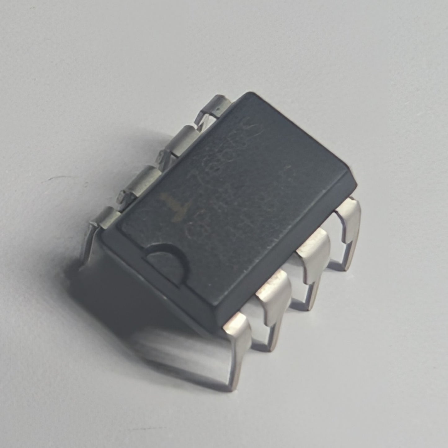 ICL7660S Voltage Converter IC
