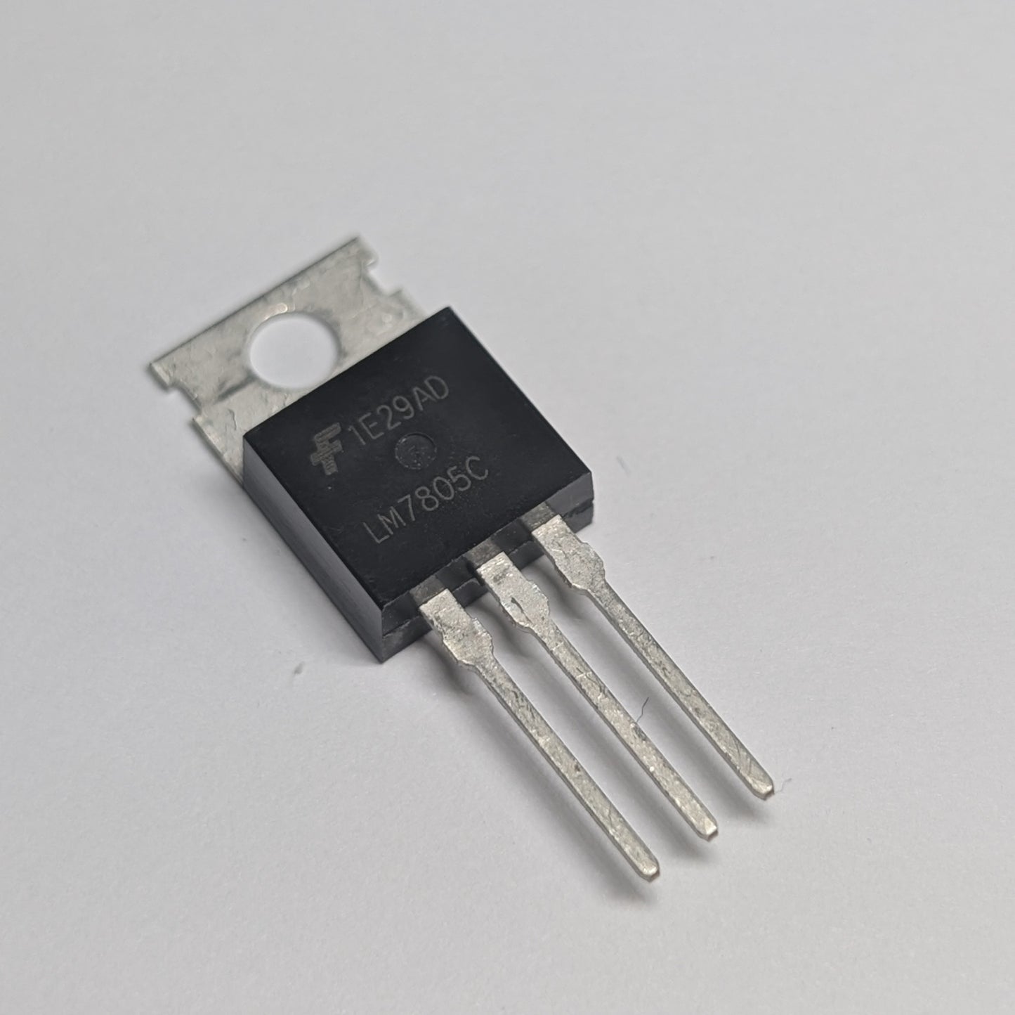 LM7805C 5V Linear Voltage Regulator