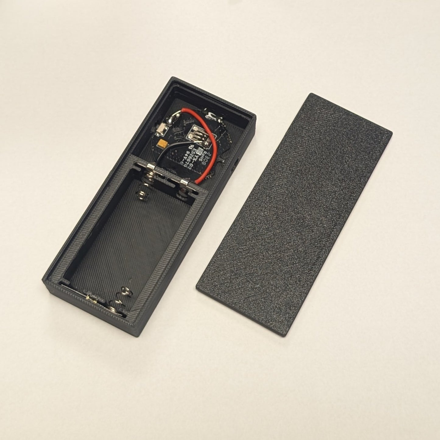 AA Temperature and Humidity Sensor based made with Sonoff Zigbee Sensor